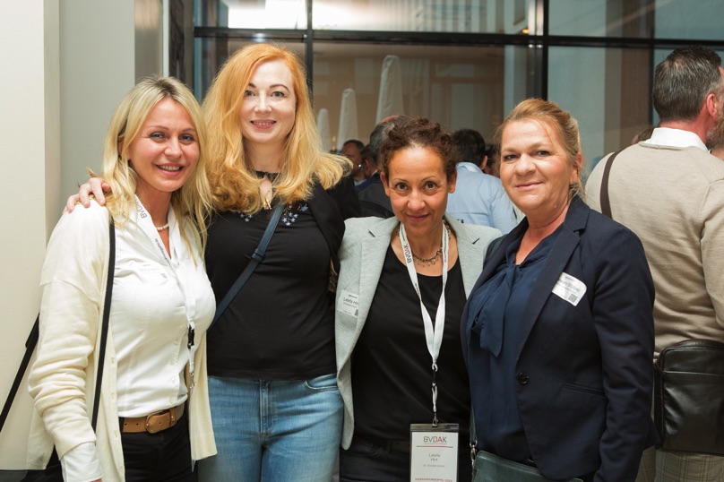 /images/slider-imgs-xs/039_Foto Loeffler_Weconact.jpg